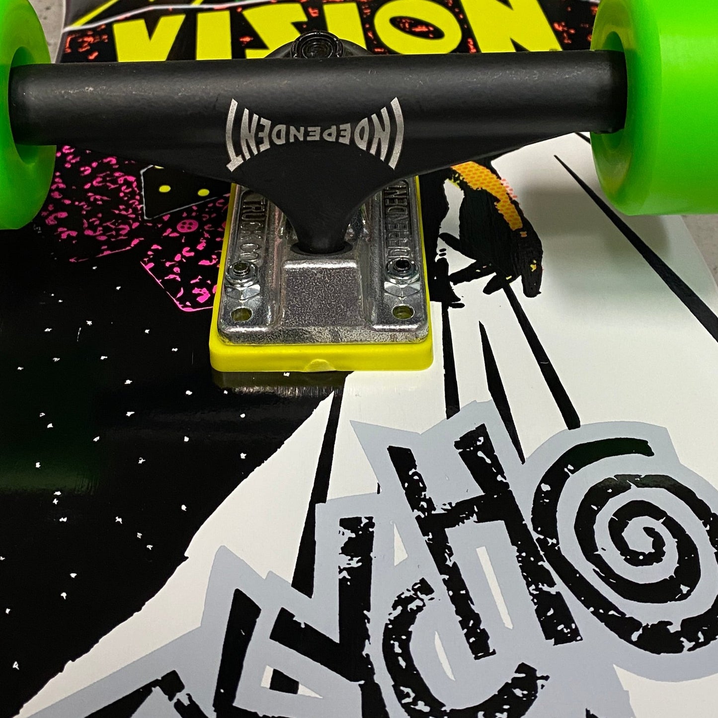 VISION ORIGINAL PSYCHO STICK WHITE DIP CUSTOM COMPLETE- 10.0"