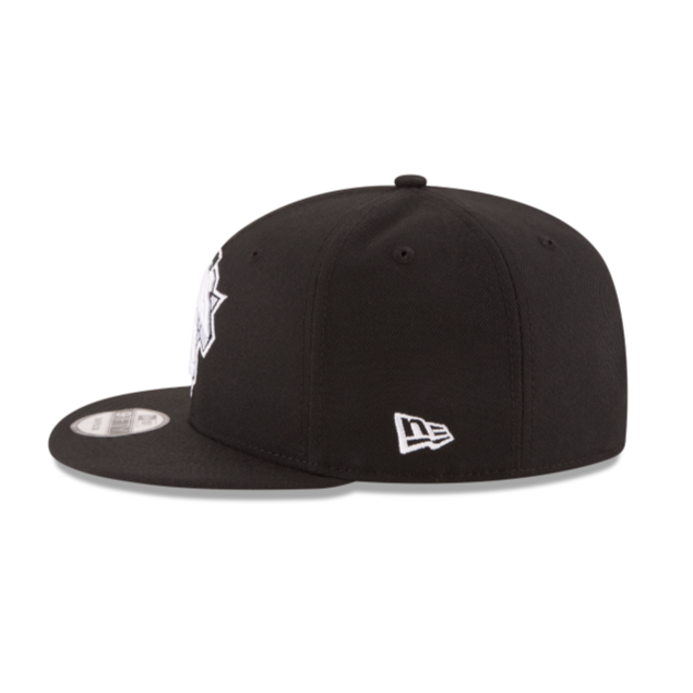 NEW YORK KNICKS 9FIFTY NBA NEW ERA BLACK AND WHITE SNAPBACK HAT