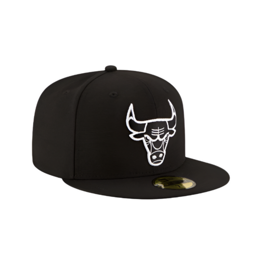 CHICAGO BULLS 59FIFTY NEW ERA BLACK OUTLINED LOGO FITTED HAT