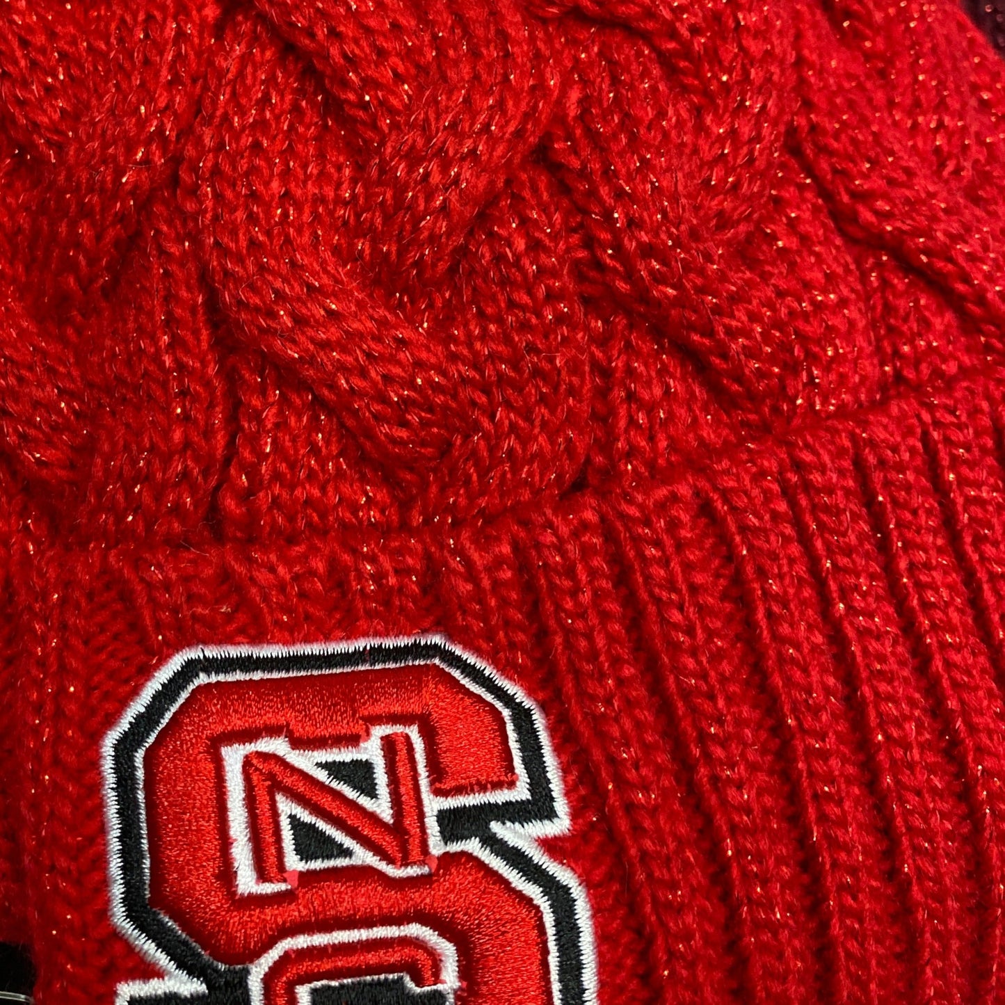 NORTH CAROLINA STATE WOLFPACK WOMEN'S NEW ERA CABLE KNIT RED BEANIE