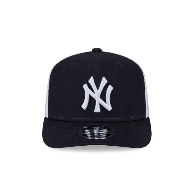 NEW YORK YANKEES 9SEVENTY NEW ERA NAVY TRUCKER SNAPBACK HAT
