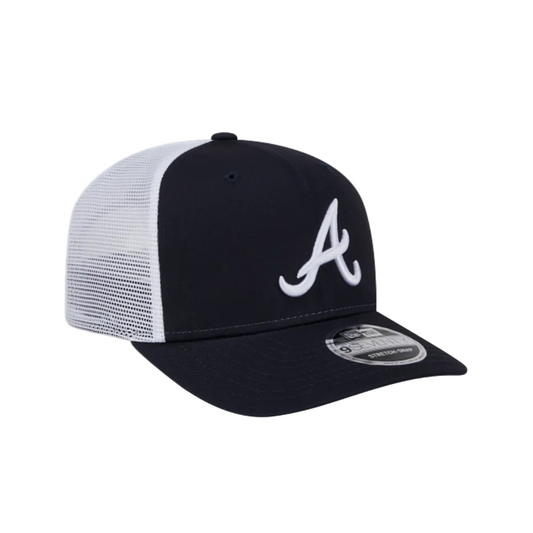 ATLANTA BRAVES 9SEVENTY NEW ERA NAVY TRUCKER SNAPBACK HAT
