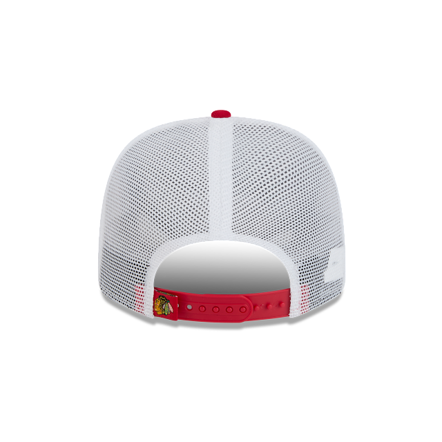 CHICAGO BLACKHAWKS NEW ERA NHL 9SEVENTY RED TRUCKER SNAPBACK HAT