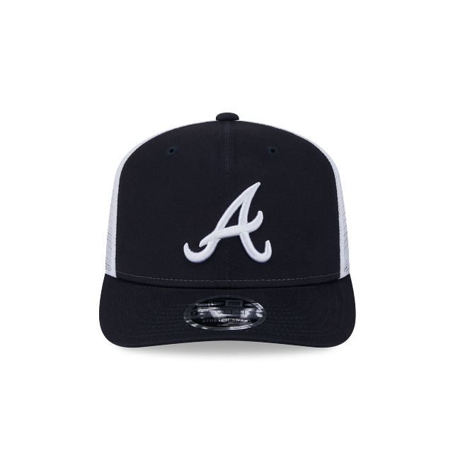 ATLANTA BRAVES 9SEVENTY NEW ERA NAVY TRUCKER SNAPBACK HAT