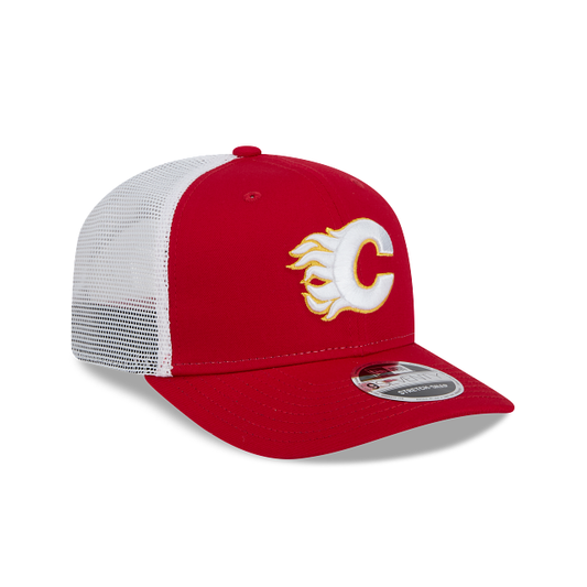 CALGARY FLAMES NEW ERA NHL 9SEVENTY ADJUSTABLE RED TRUCKER SNAPBACK HAT