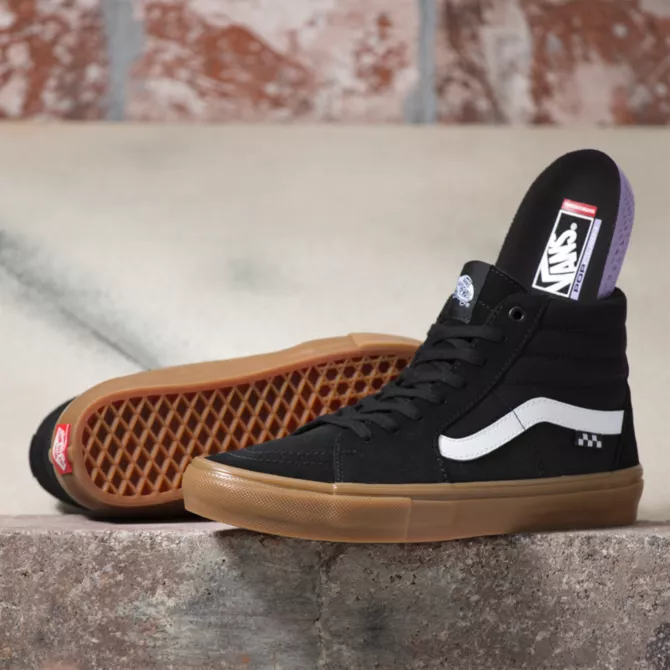 VANS SKATE SK8-HI BLACK AND GUM SHOE