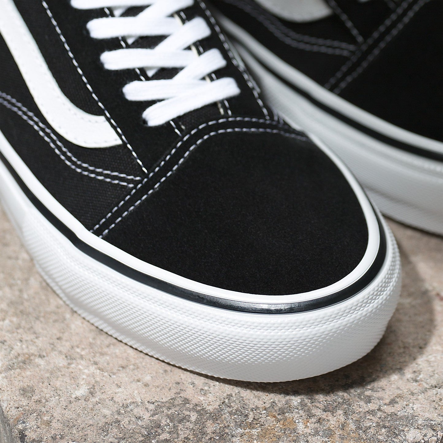 VANS SKATE OLD SKOOL BLACK AND WHITE SHOE