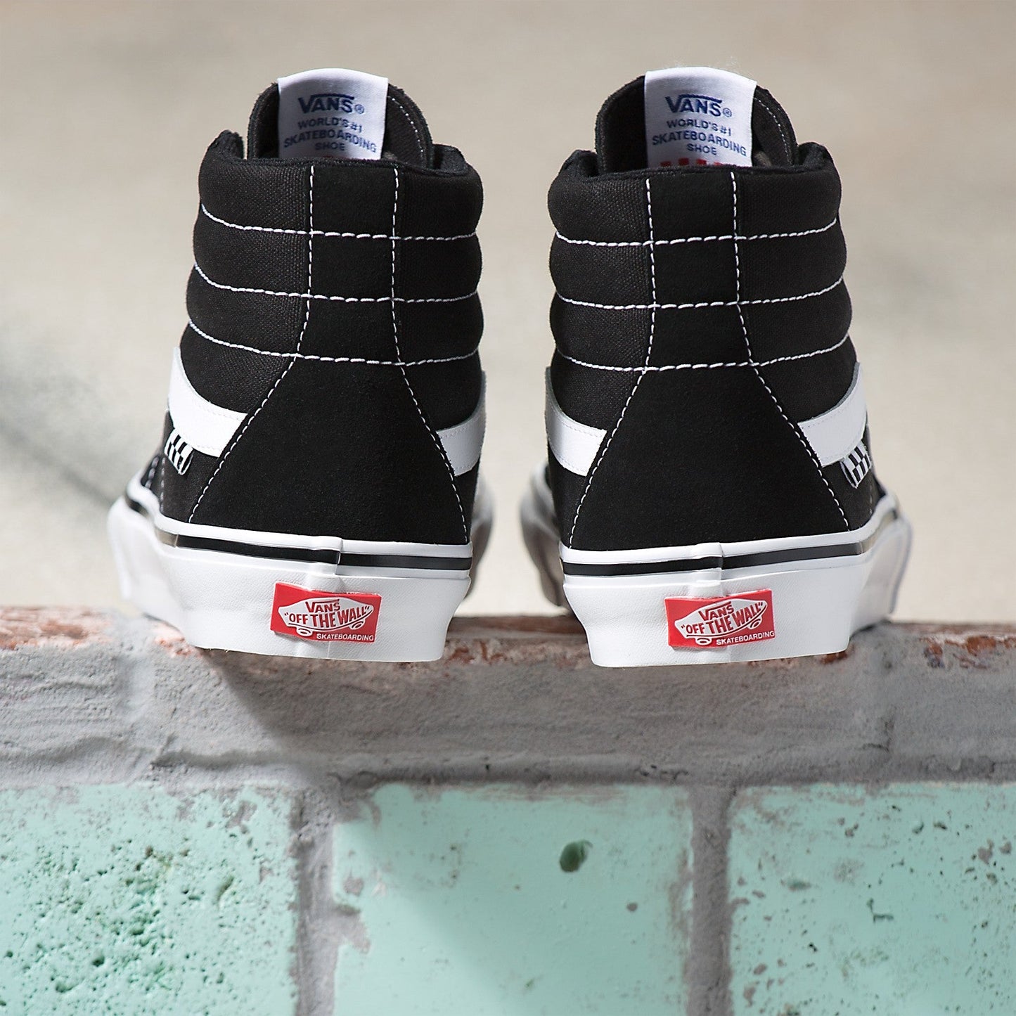 VANS SKATE SK8-HI BLACK AND WHITE SHOE