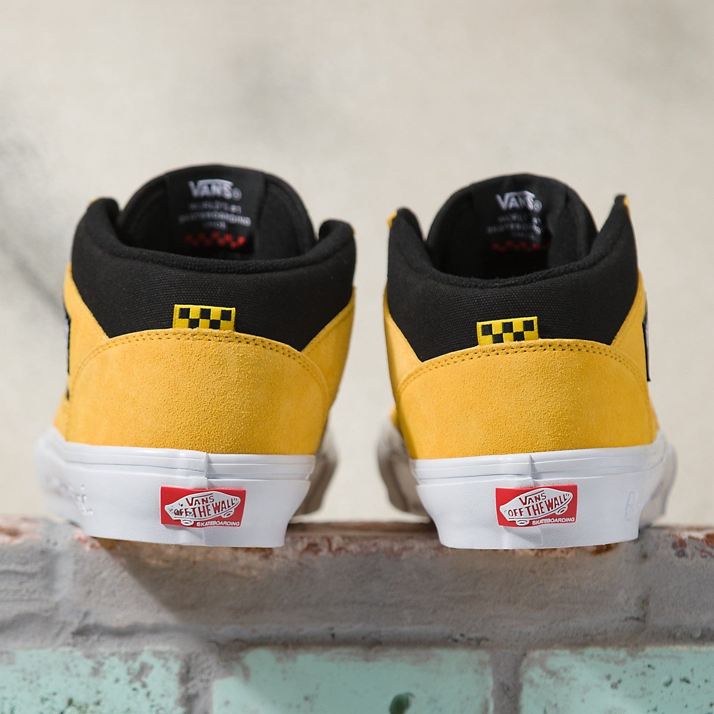 VANS x BRUCE LEE SKATE HALF CAB BLACK AND YELLOW SHOE