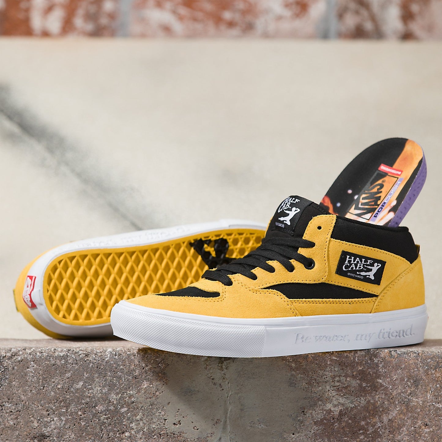 VANS x BRUCE LEE SKATE HALF CAB BLACK AND YELLOW SHOE