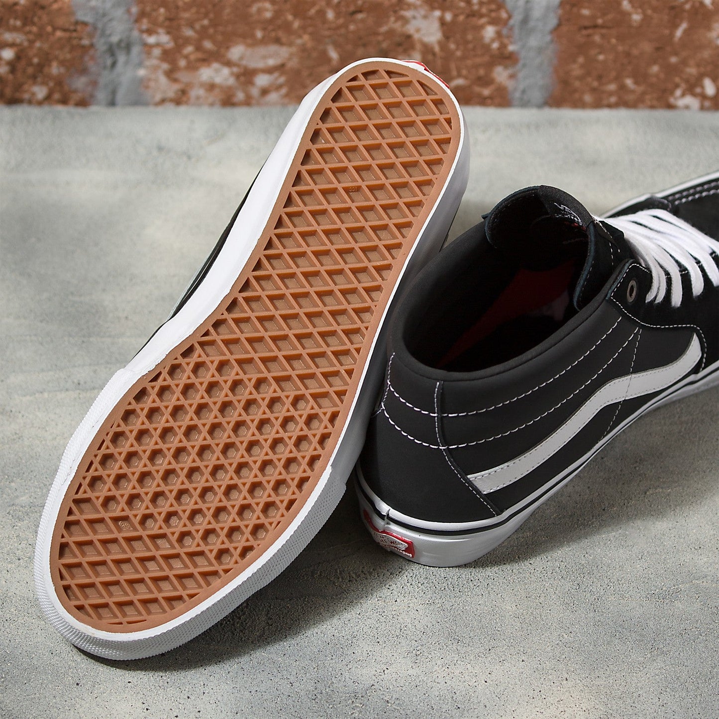 VANS SKATE GROSSO MID BLACK, WHITE AND EMO LEATHER SHOE