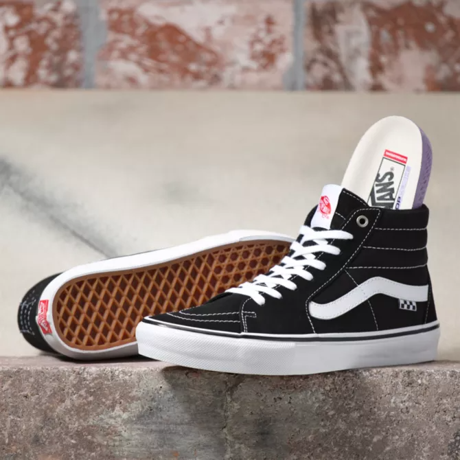 VANS SKATE SK8-HI BLACK AND WHITE SHOE