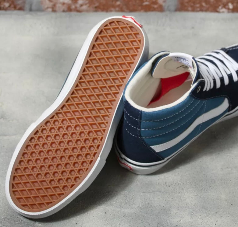 VANS SKATE SK8-HI NAVY AND WHITE SHOE