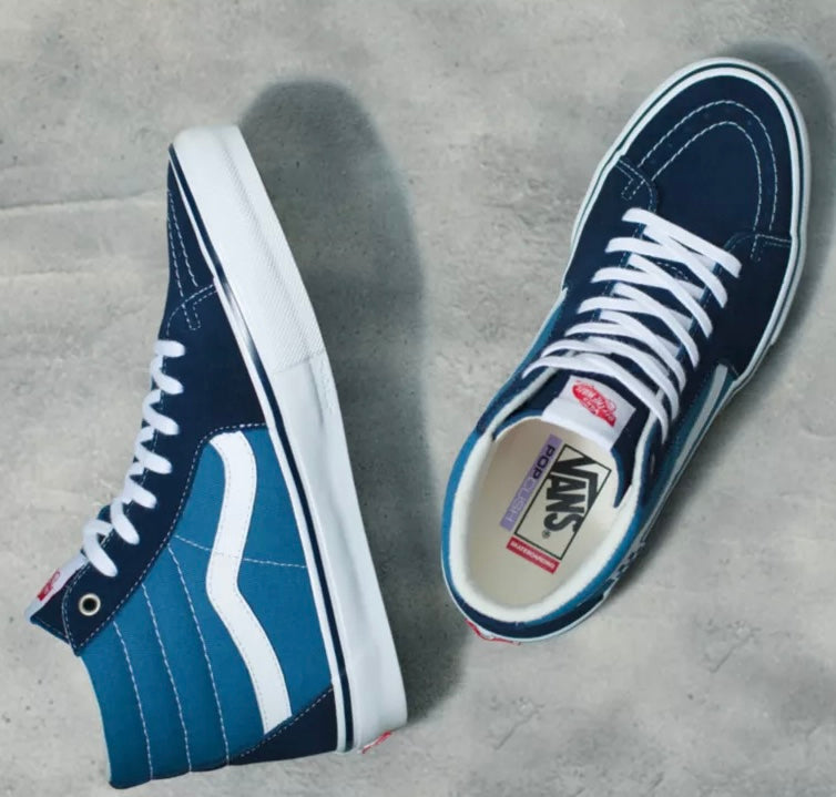 VANS SKATE SK8-HI NAVY AND WHITE SHOE